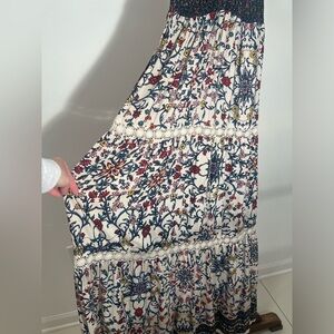 Pretty floral long dress with lace detail